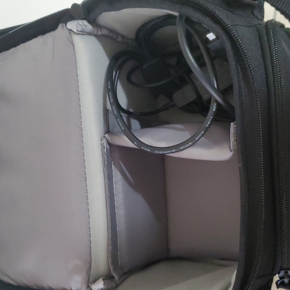 Sony HD HandyCam HDR-CX405, Retractable Tripod, Carrying Bag - Picture 7 of 7